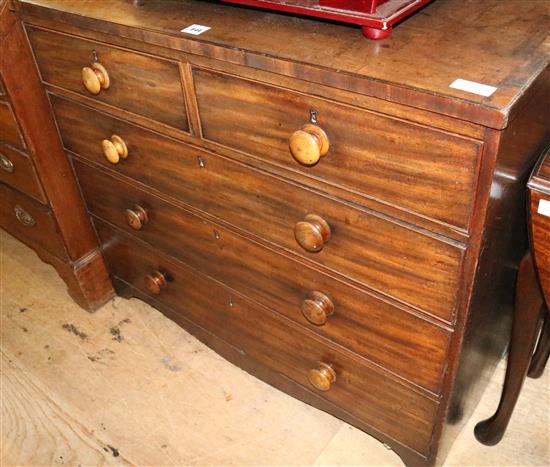 Small Victorian mahogany chest of drawers